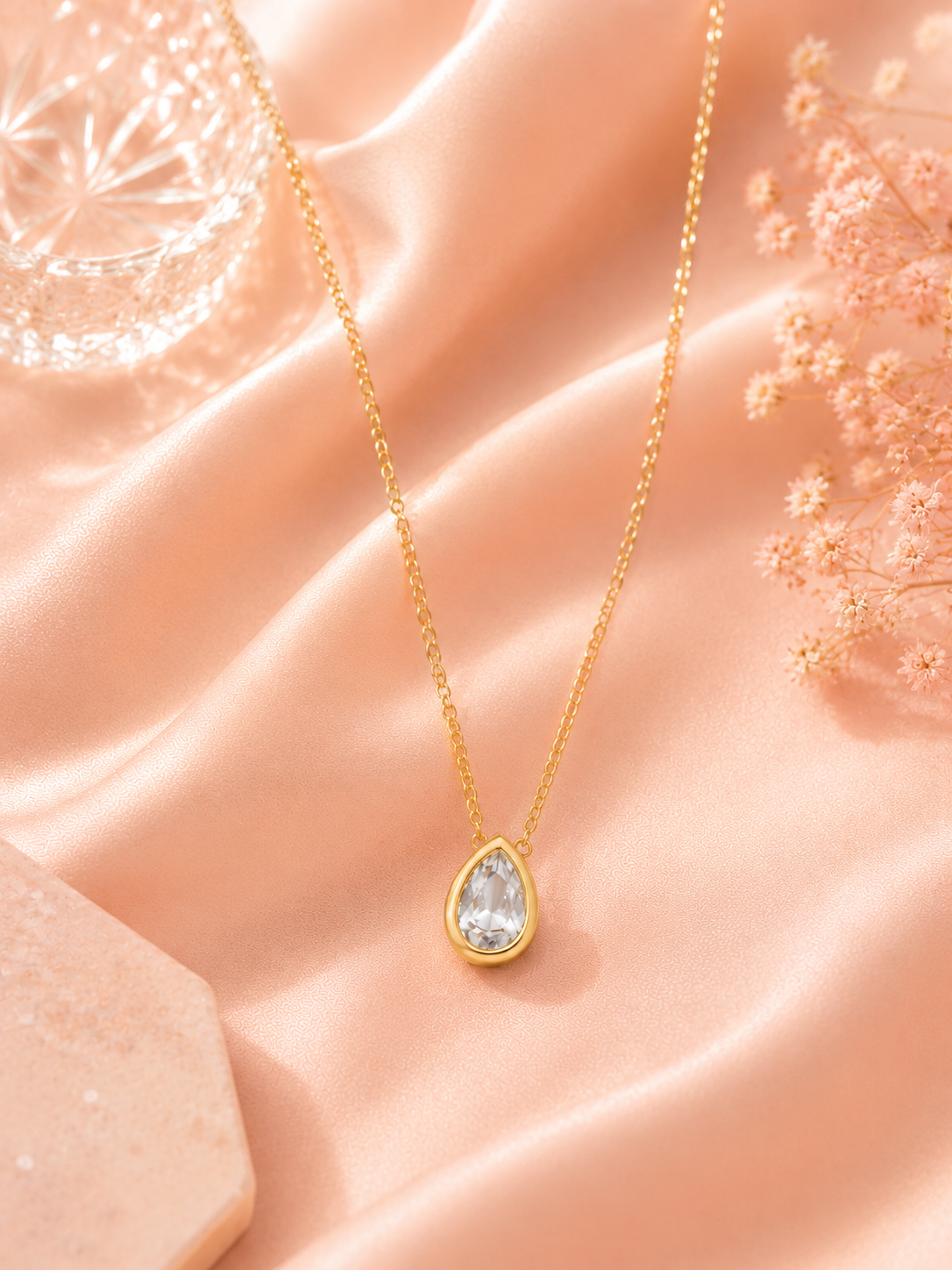 Anti tarnish gold small diamond pendant necklace
