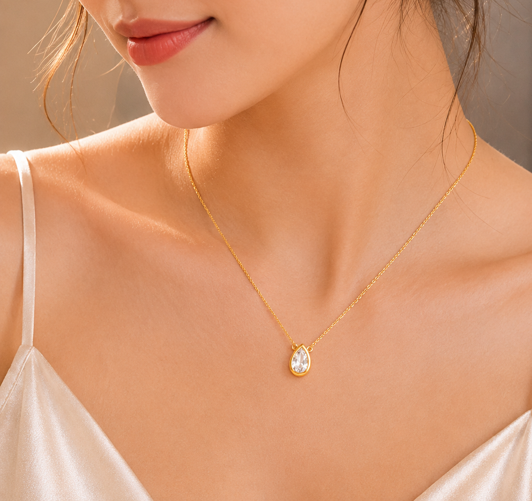 Anti tarnish gold small diamond pendant necklace
